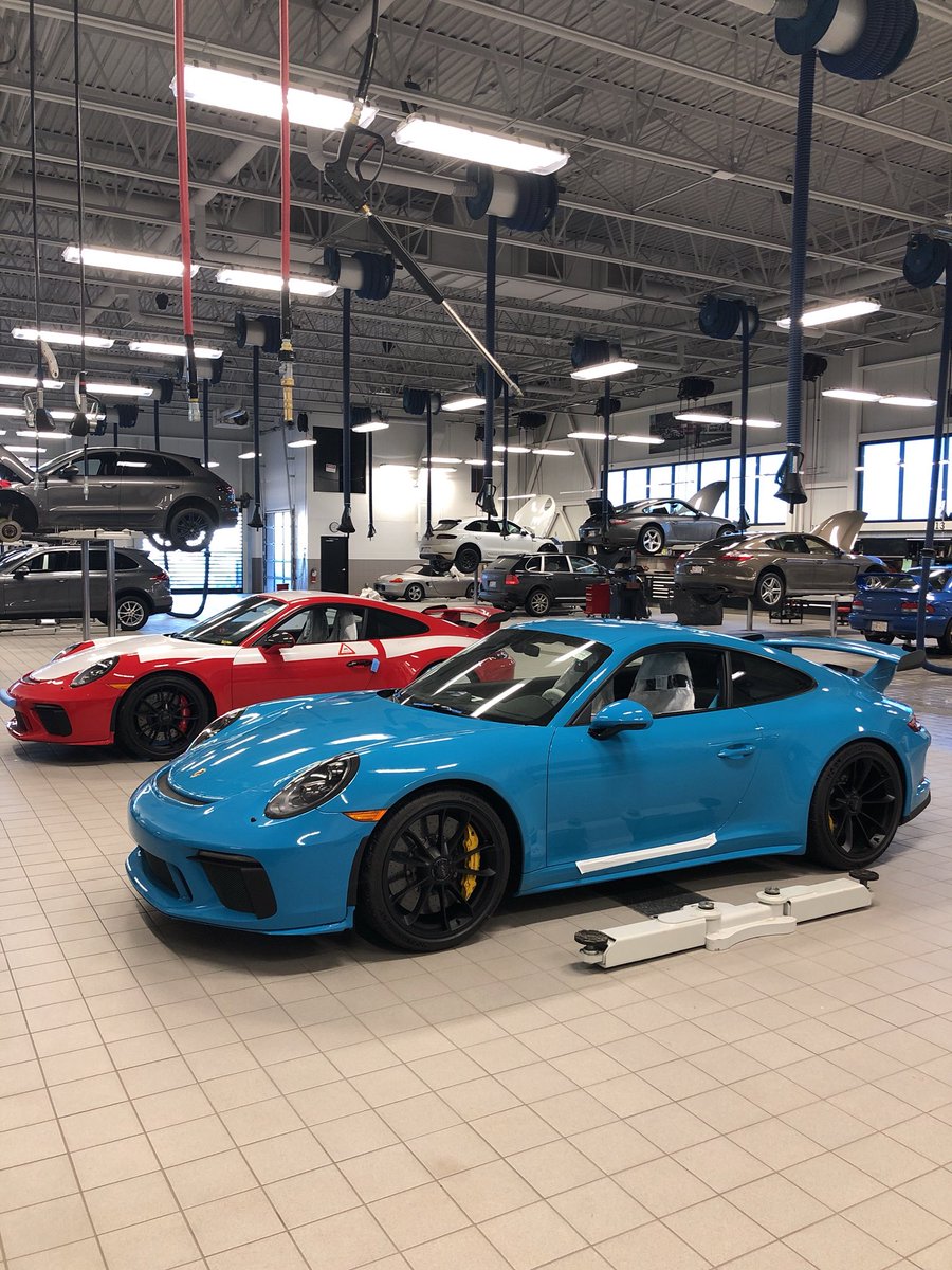 HAYTER87's tweet photo. Miami Blue Vs. Guards Red #Porsche #yyc  Which colour would you choose? #gt3 .2 https://t.co/eG2vSYT2Vu