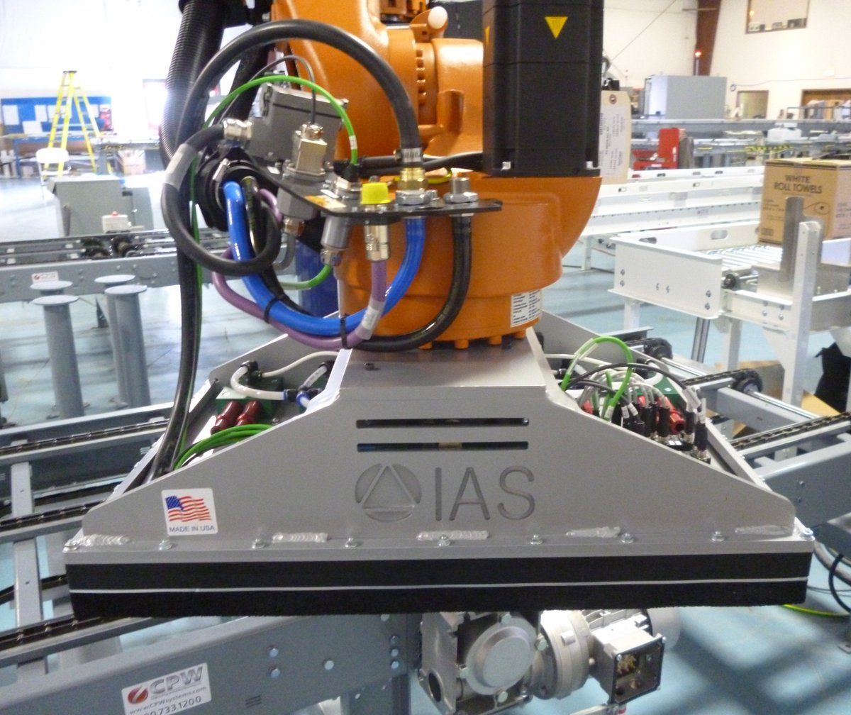 AutomateWithIAS's tweet photo. Another KUKA robot ready to #palletize! @KUKA_RoboticsUS #automation #robot #robotics #kukarobotics
https://t.co/FilILQidTs https://t.co/xBVsNRInRt