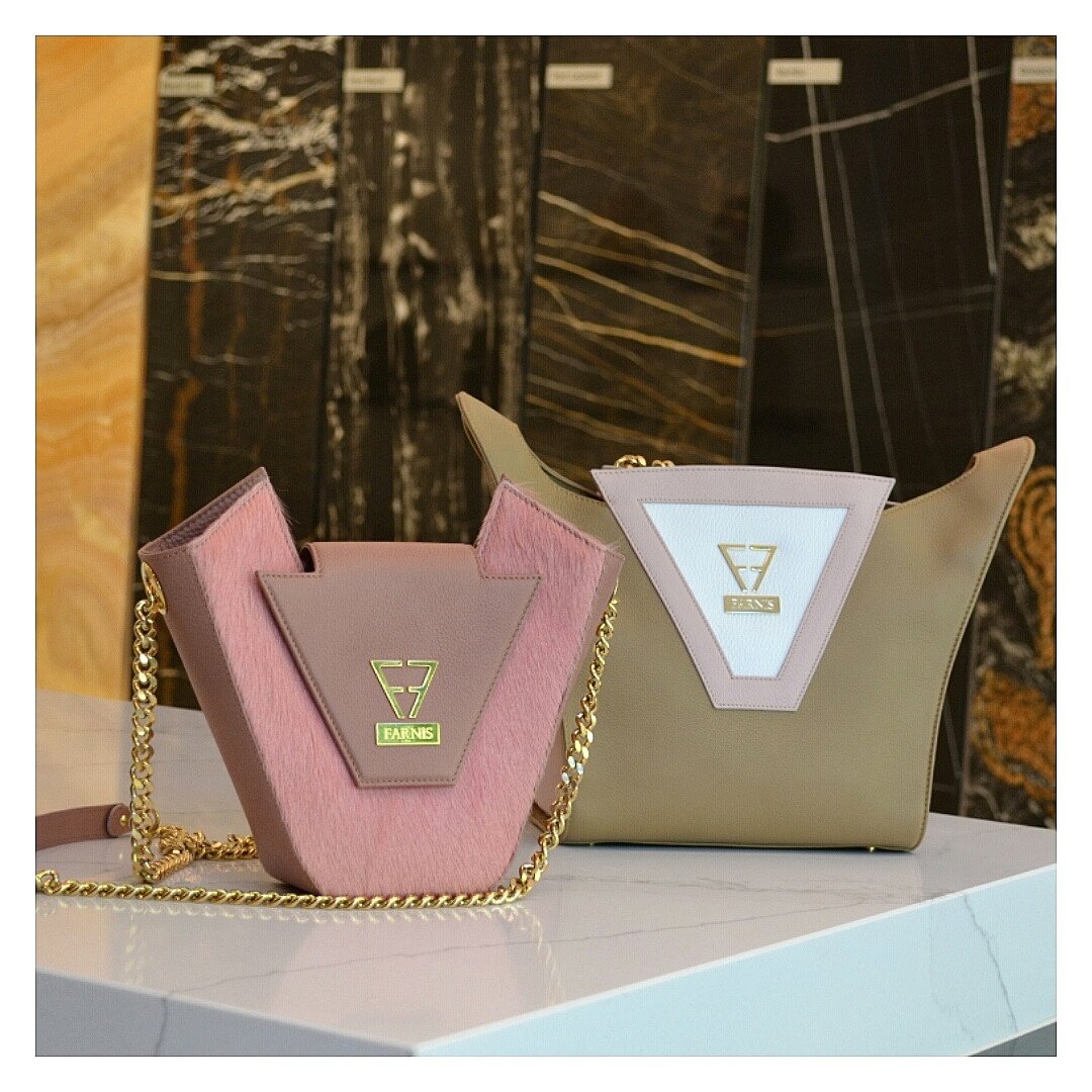 farnisofficial's tweet photo. ¡Todos los pedidos que realicéis en España hoy en nuestra web hasta las 18h, os llegarán mañana día 5! 
¡Envío gratuito en España! 
👇👇👇
https://t.co/YniKZbvHNj
#farnis #luxury #luxurybags #madeinspain #leather #24kgold #fashion #modaespañola #marcaespaña #regalos https://t.co/BjSYdncMGk