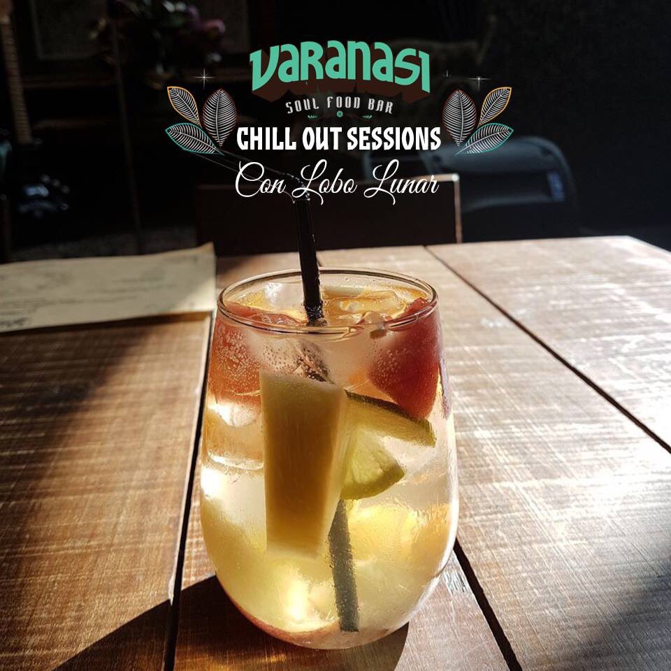 VaranasiChile's tweet photo. Rooftop Music Nights! Con Lobo Lunar. De 20:30 a 23:00 vive un viaje musical acompañado de uno de nuestros cocteles de autor de verano. 
#rooftop #verano #livemusic https://t.co/s7fJPNqDFy
