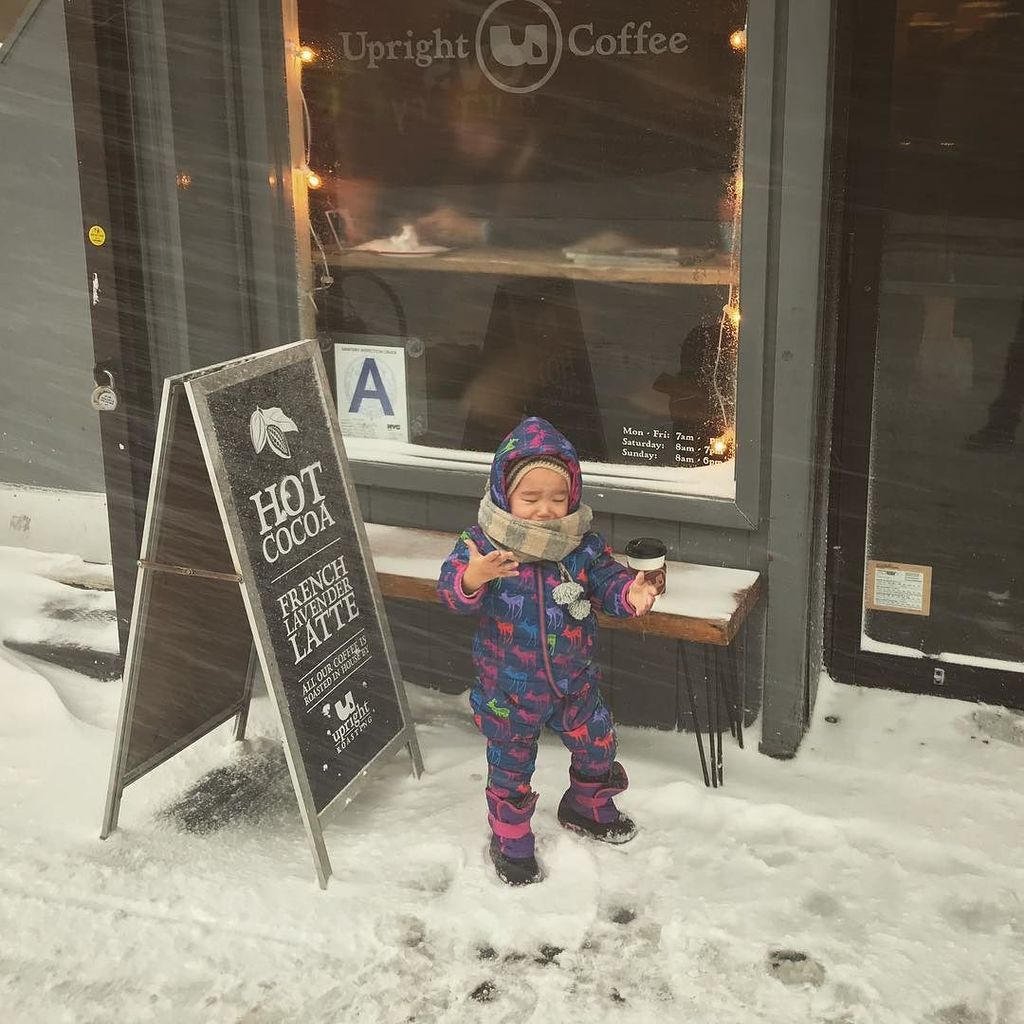 UprightCoffee's tweet photo. Upright Coffee is open and serving hot coffee. Free snow for kids. #snowday #snowstorm #hotcoffee #greenpoint #post https://t.co/t26IlHkCn6 https://t.co/FNtFbx98Tm