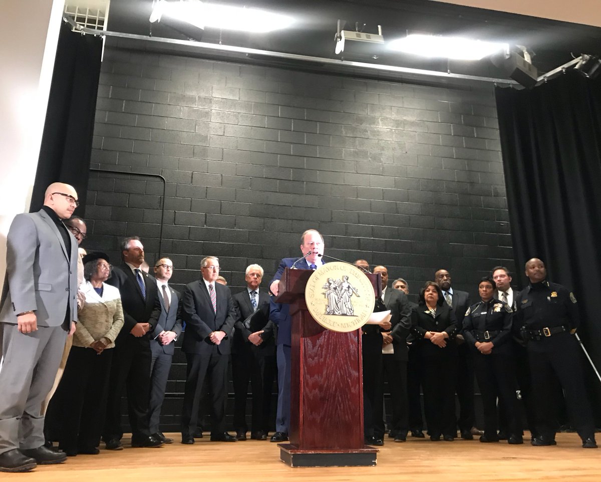 MayorMikeDuggan's tweet photo. Today we are announcing the 2017 year end crime statistics. The progress we’re making to reduce crime in our city is a result of the hard work of the men and women of @detroitpolice and all of our other agencies. The work begins and ends with each of them. https://t.co/WOwnBKWpPQ