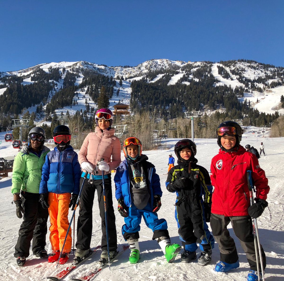 quinnfarah's tweet photo. Bear squad and the best mint hot chocolate ever @fsjacksonhole π»π« #FQusa #fqsweets https://t.co/AGqRRe9hmV