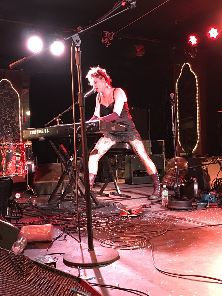 cacie's tweet photo. The night @amandapalmer hugged me and then made music and so many hearts did so many things https://t.co/sUIznnPtlU