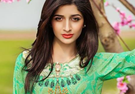 TSocialMama's tweet photo. Famous young Pakistani actresses.
Mawra Hocane
#PakistanKayBOL https://t.co/d1crl9NQTa