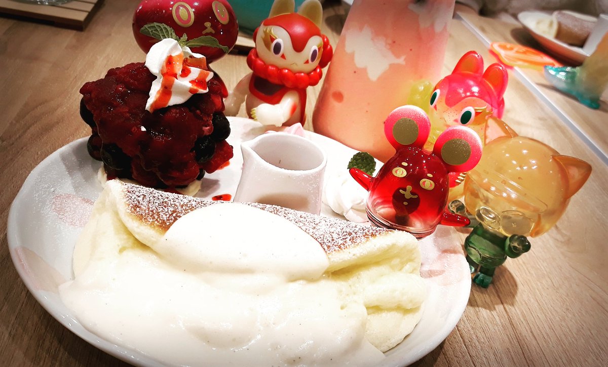 InaneToyShinya's tweet photo. #莓果 #舒芙蕾鬆餅 #雲朵優格冰沙
#teresachiba #inuharigon
#ridercat #shonside
#干支貓 #etononeko https://t.co/vuZzKxPJyJ