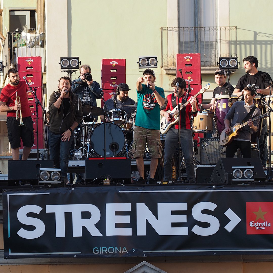 Topgirona's tweet photo. Girona ha consolidat la marca Ciutat de Festivals, en què s’agrupen les diverses propostes lúdiques i culturals que al llarg de l’any omplen d’activitat tota la ciutat de #Girona 
@festivals_gi @blackmusicfest @FestivalStrenes @temporadaalta @Festivaldelcirc https://t.co/HhmwVDb5PP