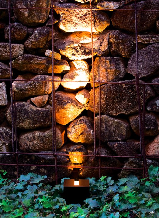 PRODUTO ILUMINAR: CUB

 Design em iluminação para jardim. Seus fachos iluminados criam desenhos de luz: diálogo fascinante entre o ambiente e o mundo externo.

Designer: Ronaldo Mafra

Para baixar o catálogo com Cub e todas as peças da Iluminar, acesse iluminar.com.br/pt/catalogo-20…