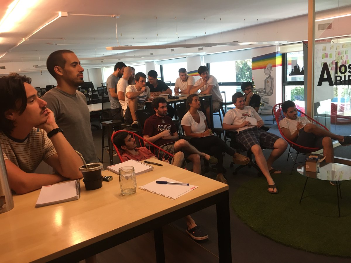 RestorandoEng's tweet photo. En la #LightningTalk⚡️de hoy, #Manu nos cuenta sobre el funcionamiento de la memoria y un método para mejorarla. 😱🤓👏🏽 https://t.co/ILY0PdmDN2