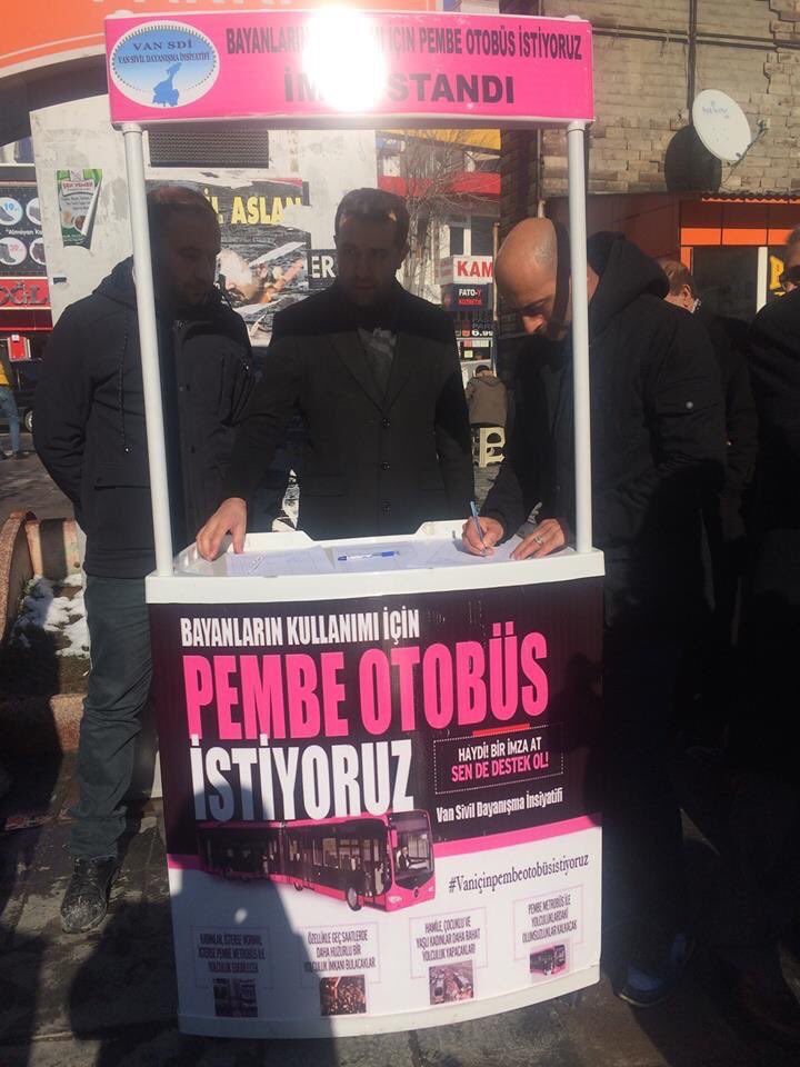 merdumgiris's tweet photo. Şu kadınların çığlığını duyun artık! https://t.co/zW20LhIetn