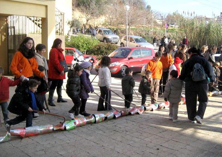Sent_Ullastrell's tweet photo. Demà 5 de gener a les 11 del matí us esperem a tots a fer els esquellots per avisar als Reis Mags que no s'oblidin de passar per Ullastrell. ➜ https://t.co/cekcZsrE6q https://t.co/vYDFZybQYs