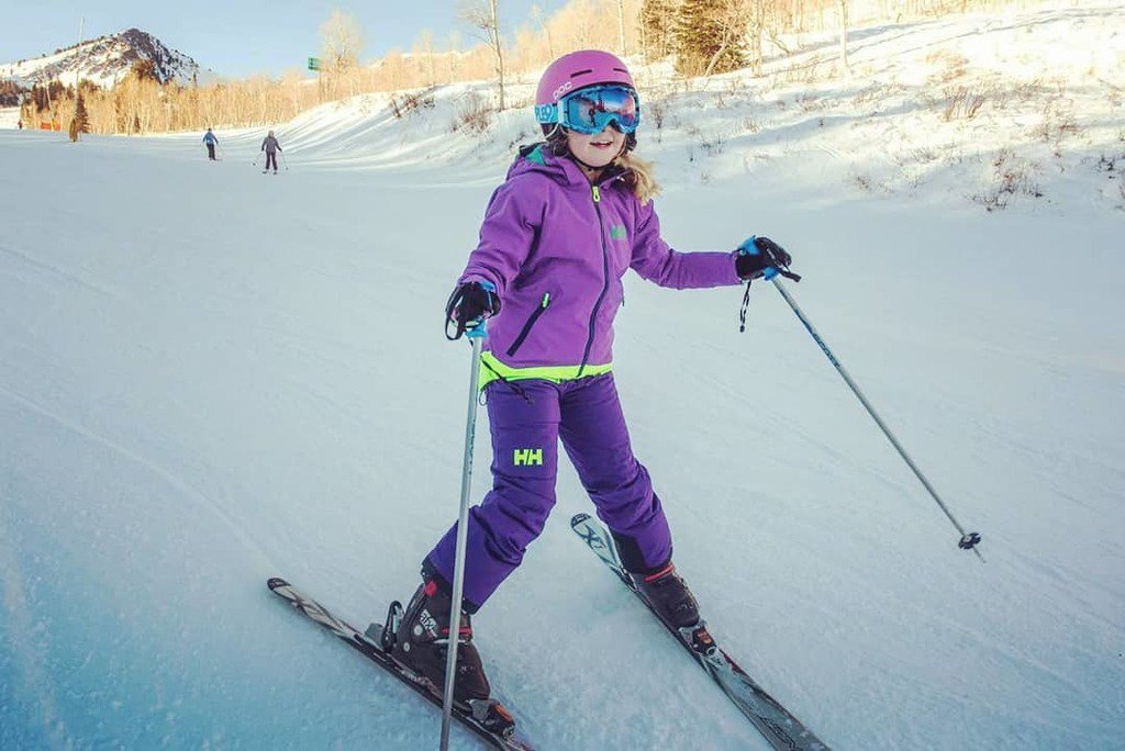 SnowbasinResort's tweet photo. These sunny days with mild temps are perfect to introduce newcomers to skiing and snowboarding! Take advantage of it while it lasts...looks like a storm is brewing. Plus January is learn to ski and snowboard month! #snowbasinresort #skiutah #firstdayface… https://t.co/IhJn3UsUIT https://t.co/AGD5UsRJ3y