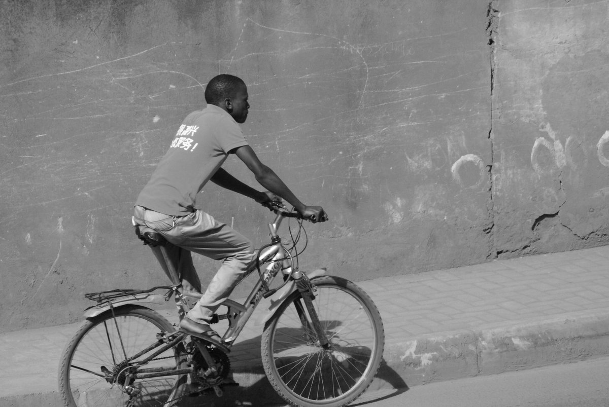 enocdaman's tweet photo. Riding your bike can have impressive benefits for both your physical and mental health. A man riding his bike in a free style way in #Kampala #ugandain2018 ... #streetphotography #streetphoto #blackandwhitephotography @enocdaman https://t.co/VQXQvqUini