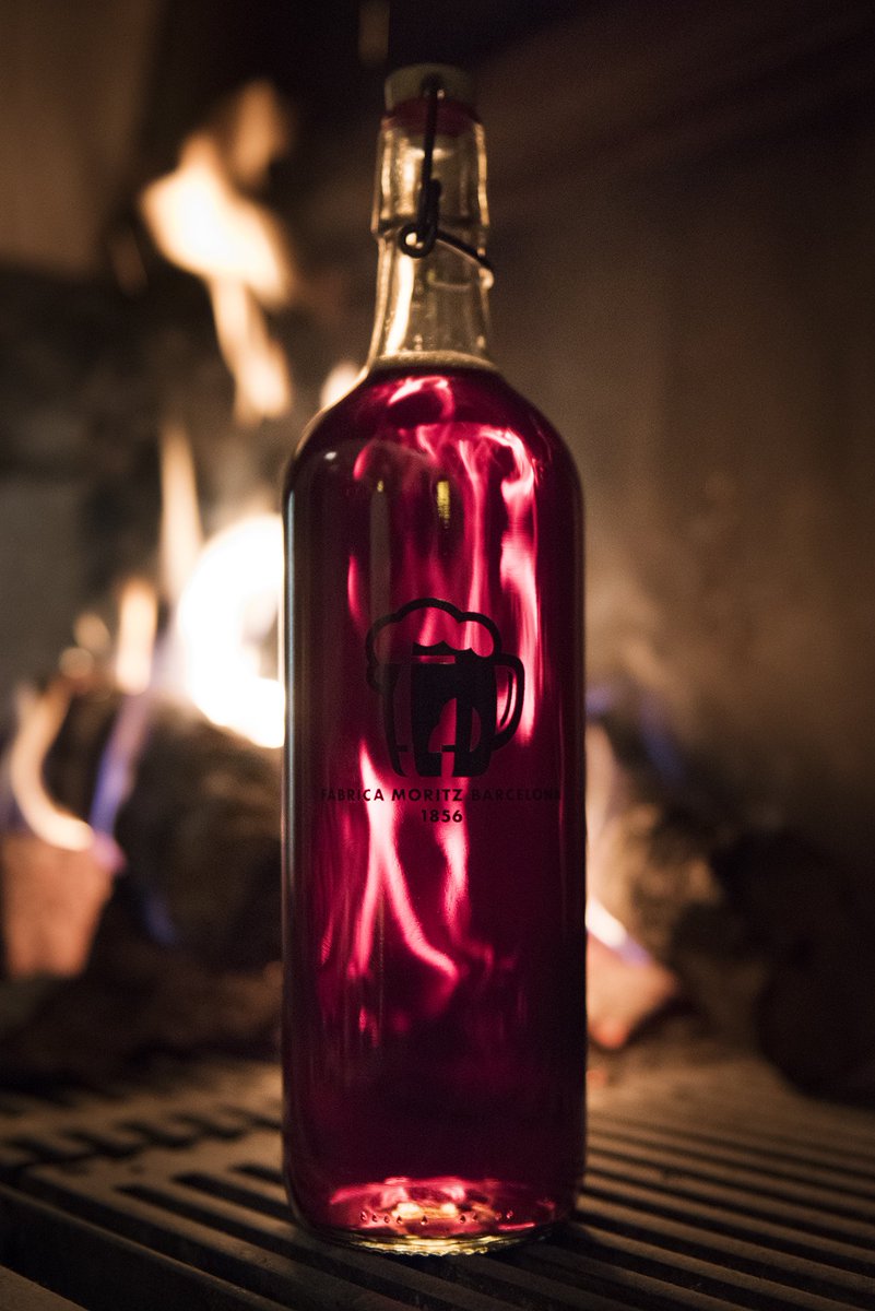 MoritzBarcelona's tweet photo. La nova creació del #MoritzBeerLab és una cervesa filtrada de color castany rogenc elaborada amb una combinació de quatre maltes 💛 https://t.co/UTKvkCak8w https://t.co/Ug8RFUkeAb