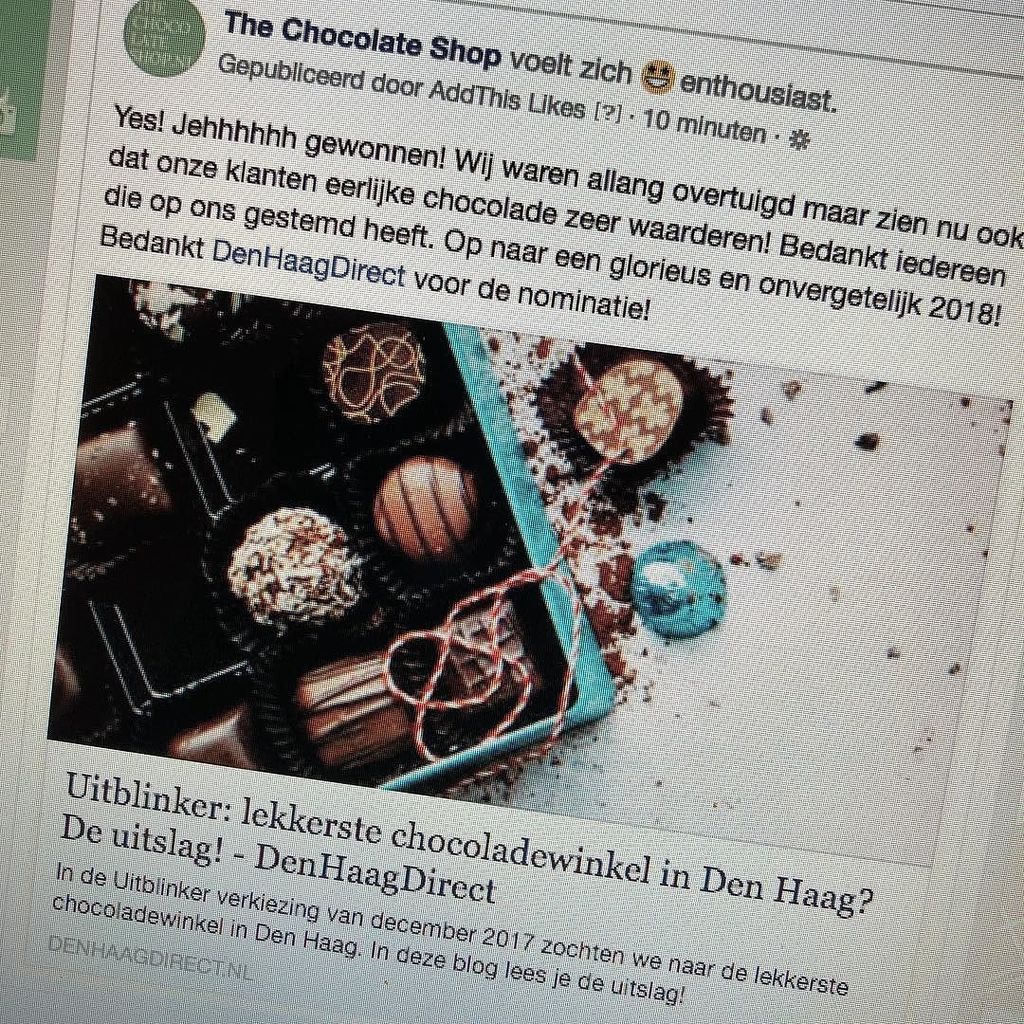 chocolateshopnl's tweet photo. Whoppa kom maar binnen 2018! De lekkerste (en beste en leukste en..) chocolade winkel in Den Haag, zijn wij! Dank aan iedereen die zo ijverig heeft gestemd 🙏🏼 (ja en de taart wordt gedeeld😜) #winnaar #beantobar #frombeantobar #denhaag #denhaagdirect … https://t.co/uOUIED1INj https://t.co/h42SxuSUPk