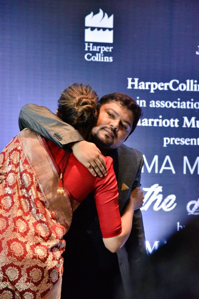 Ramkamal's tweet photo. Dear @deepikapadukone you have been one of the most warm and affectionate lady that I have known in recent times. Thank you for being gracious as ever. On your birthday I wish you loads of success for Padmavat. #HappyBirthdayDeepikaPadukone 💝😊💕😊🎂🍰😊 God bless you. https://t.co/Egnjr8wETc