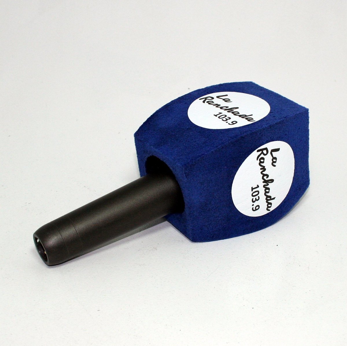 ServidataArg's tweet photo. Capuchones de micrófono con logo para @RadioLaRanchada 🎤
#Servidata #RadioLaRanchada
Queres tener capuchones personalizados con tu marca? Consultanos por inbox o ingresa en https://t.co/OTWeXWryPX
.

#Cubremic #Capuchones #Paraviento #MicFoam #Svdt #Radio #Tv #LaRanchada https://t.co/Rf3GYRAqF3