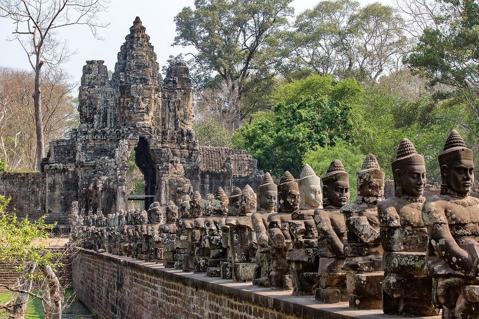IndusTravels's tweet photo. #IndusFeatures: Angkor Wat (Cambodia)
The largest religious monument in the world, Angkor Wat was originally built as a Hindu temple dedicated to the god Vishnu, before being converted into a Buddhist temple in the 14th century.
https://t.co/pPyBsn5Hgn https://t.co/IoXXU8c9AM