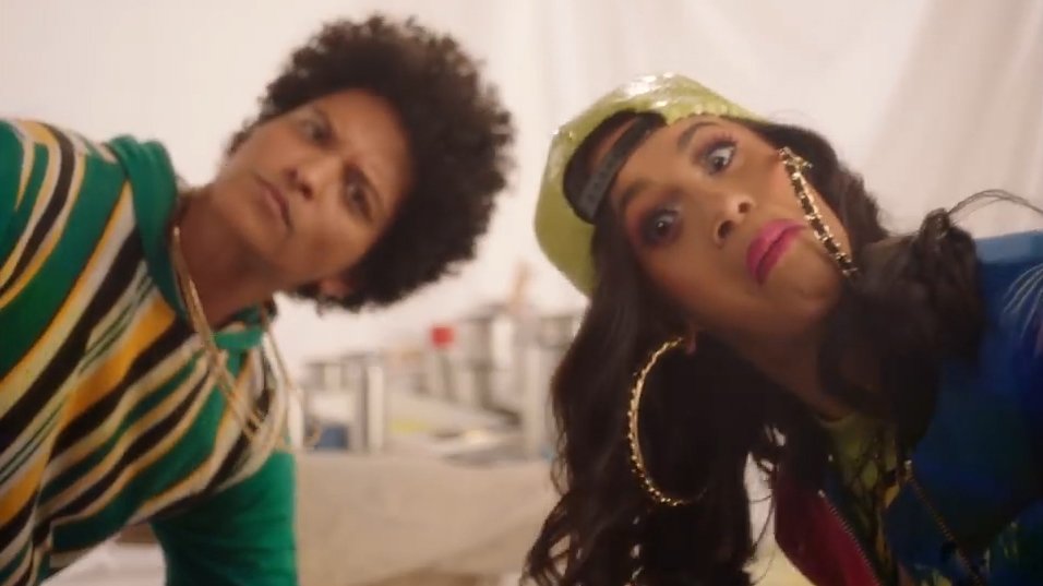 Bruno Mars and Cardi B's video for the 'Finesse' remix was a '90s dream, but some fans say it’s missing one thing trib.al/1i9qlnW