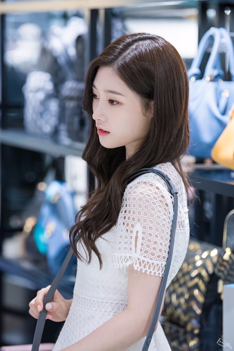 jevousCherryish's tweet photo. ▪ คริสตัล f(x)
▪ ไอรีน Red Velvet
▪ จีซู BLACKPINK
▪ แชยอน DIA https://t.co/UeyHuSZTRC