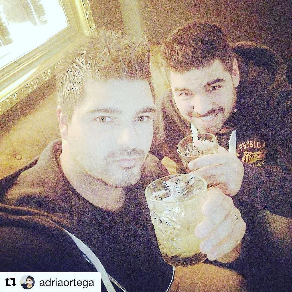 BonavidaBar's tweet photo. #Repost @adriaortega (@get_repost)
・・・
#Afterwork #limoncello 🔝🙌🎉 #labonavida #cocktails #barcelona #Repost @adriaortega (@get_repost)
・・・
#Afterwork #limoncello 🔝🙌🎉 https://t.co/TKtie9j1dY