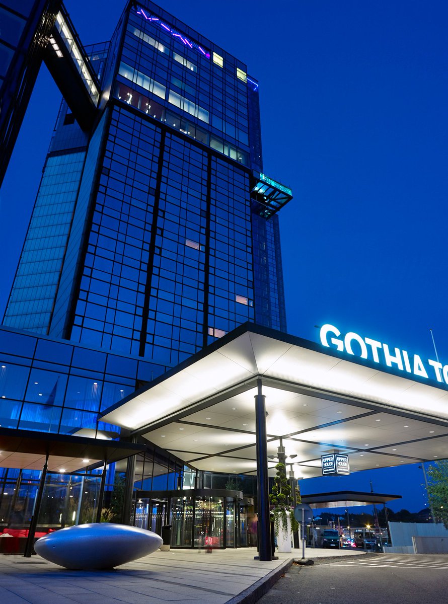 Making an entrance. You never get a second chance to make a first impression. Lighting is the ”red carpet” of the hospitality industry and one of the most effective ways to attract attention. Here 4 bright ideas for all hoteliers ow.ly/ZcXo30hkabw 
#lightingdesign #interior