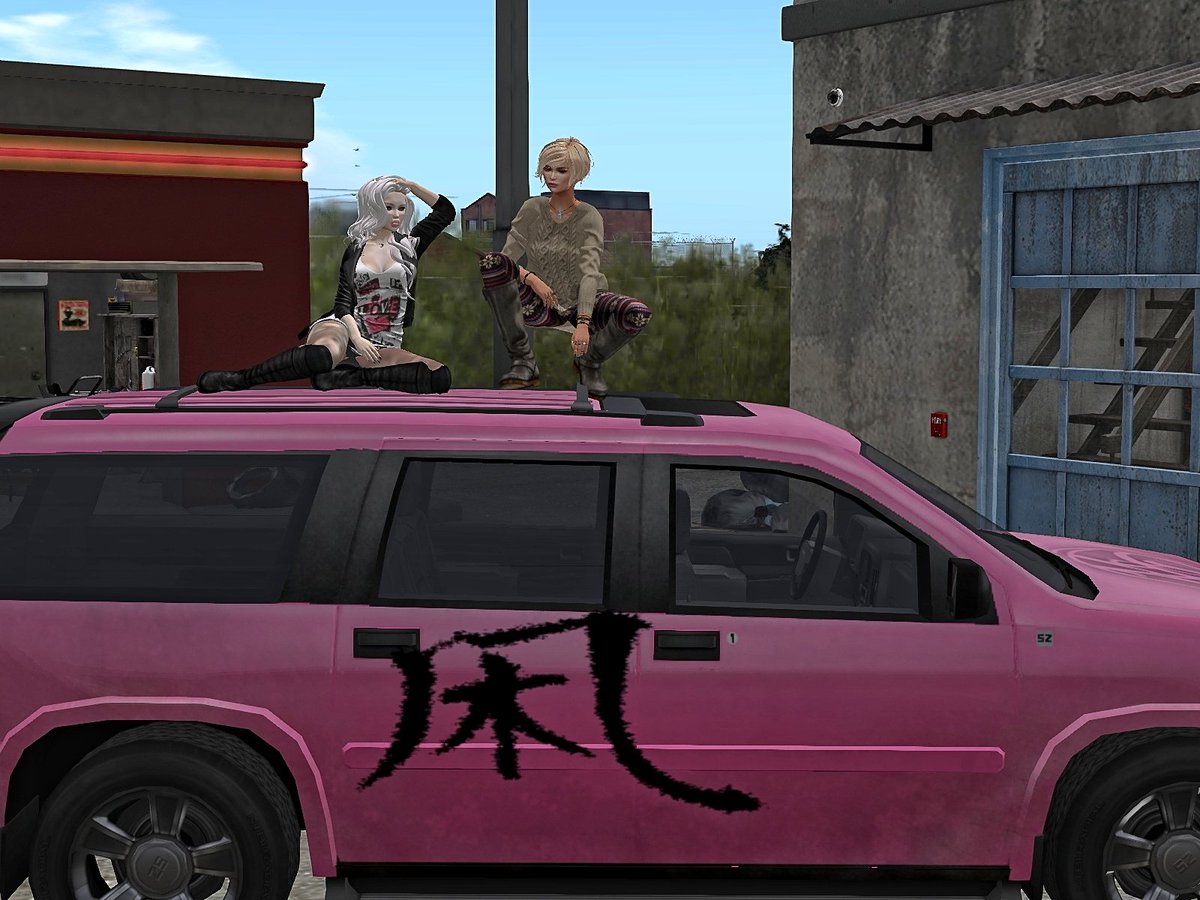 VipersCD's tweet image. We just love the color Pink. We see the color and immediately want to add to its beauty. Aren't we generous?