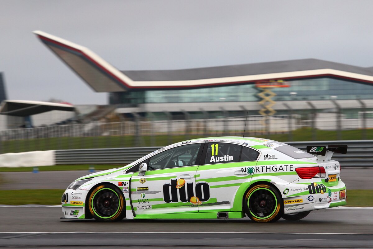 OfficialBARCHQ's tweet photo. Late last year three @UKLegends drivers joined @HandyMotorsport at @SilverstoneUK for a prize @DunlopBTCC test. You can now see how the day went by heading to BARC TV 📺 

🎥 https://t.co/GuNN9Ljss3 https://t.co/AXoDnH9WAP