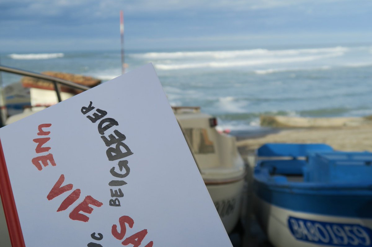 xavierhuberland's tweet photo. Passer à #guéthary, prendre une photo du dernier #beigbeder sur le port et tomber ensuite sur l’auteur au #barbasque... 👍👌 @EditionsGrasset https://t.co/JrdzqCENcR