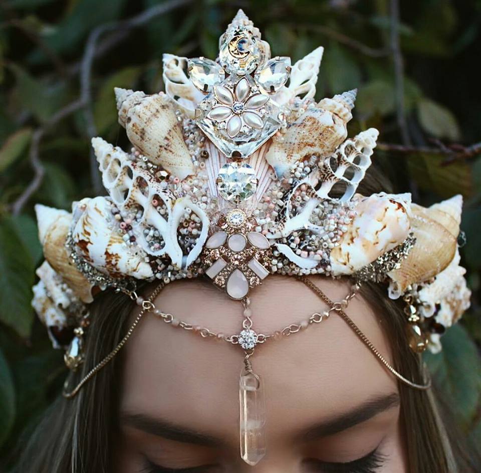 CGdrawing's tweet photo. These Handmade Seashell Crowns Will Make Anyone Feel Like Royalty https://t.co/SyuUWH7TKj