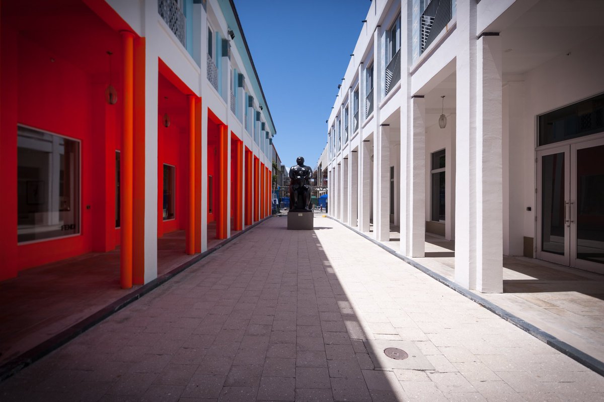 TSG_Group's tweet photo. Innovation starts with transformation. DD41 is at the epicenter of the cities transformation located in the Design District, where innovation is king. 

#TSGGroup #Ofizzina #CassaBrickell #dd41 #innovativearchitecture #miamiviews https://t.co/2YzuLEB7XJ