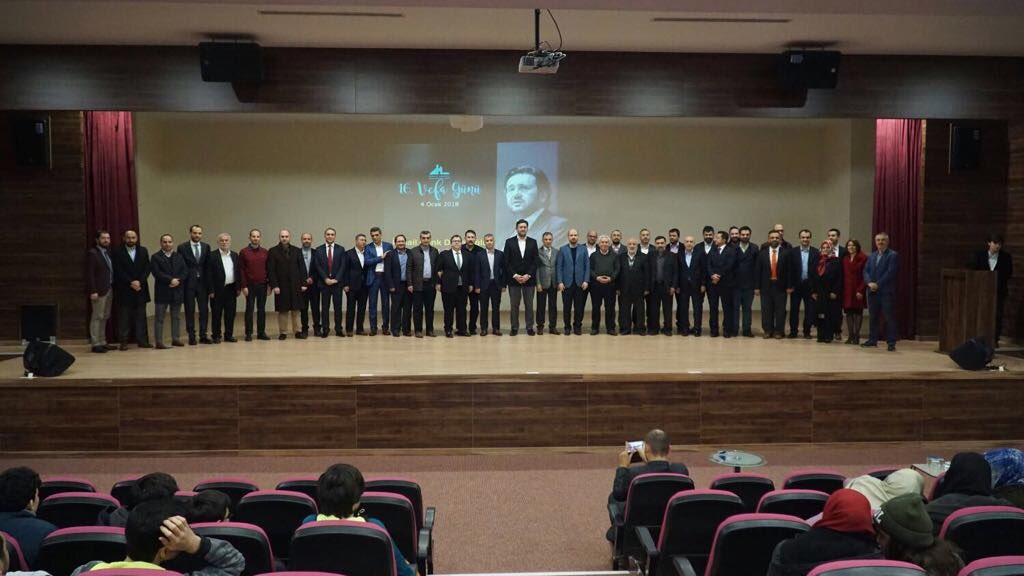 KartalDernek's tweet photo. Vefa Günleri’nin 18’incisi KartalDernek Eski Başkanı, Ensar Vakfı Başkanı İsmail Cenk Dilberoğlu için KAİHL Konferans Salonu’nda gerçekleştirildi. Hocalarımız ve mezunlarımızın katılımıyla gerçekleşen Vefa Günleri güzel anıların paylaşılmasına vesile oldu. https://t.co/ijAb4eZtW3