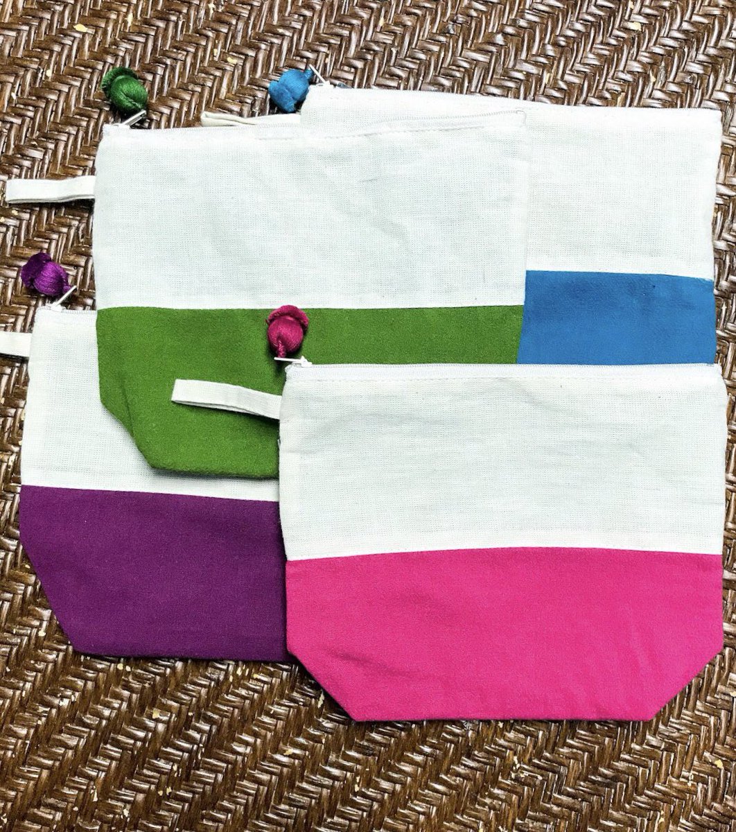 UniqueBatik's tweet image. Trying to get organized? Our Venice Gusset Pouch is perfect for makeup, or just organizing your purse! They come in multiple colors with a fun tassel accent! 
#uniquebatik #fairtrade #handmade #guatamela #organized #makeup #newyear