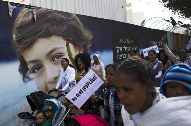 Freedom4Refugee's tweet photo. COVERAGE: Israel will put African migrants in jail if they refuse to leave https://t.co/DjsfIUMi7Z by @AliceSalles for @CarbonatedTV https://t.co/qlocOcjwJ2