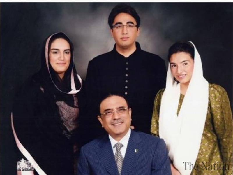 QuietKhan1's tweet photo. #OnceUponASharif & the dirty man was caught red handed looting the food off the poor peoples food,He had sons & daughters like himself,& friends too. https://t.co/8FHBhW81qe