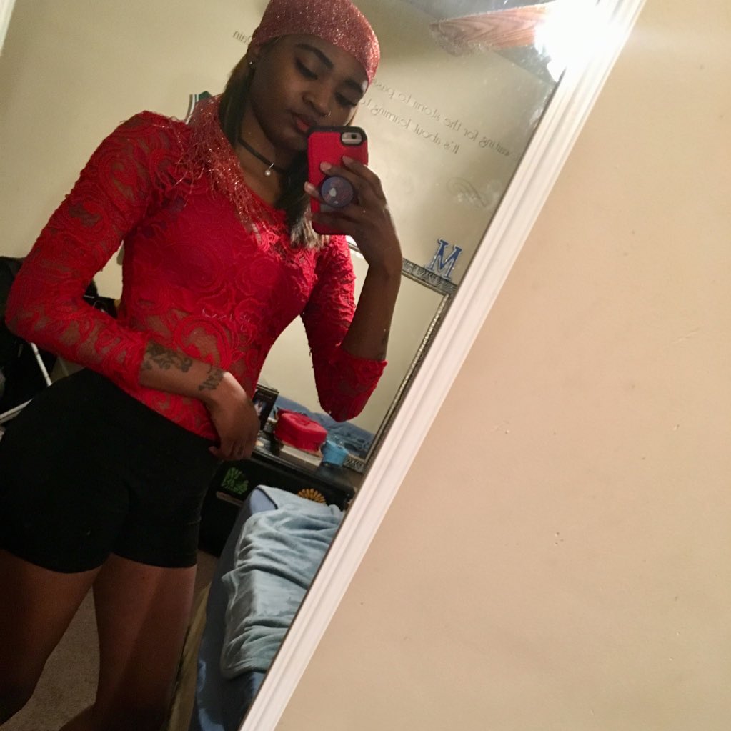 RARE__Queen's tweet photo. #NewProfilePic https://t.co/ZzA3uSqcVD