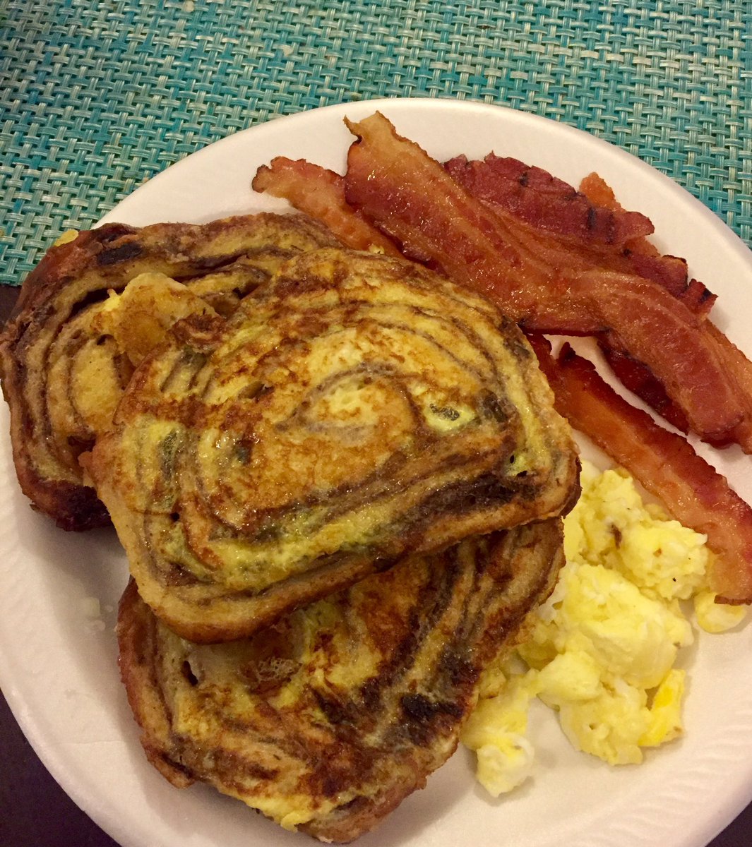 melissa49's tweet photo. Bomb Cyclone Breakfast 🍳 #snowday #snowdayeats #homecooking https://t.co/h6EWfuhZKW