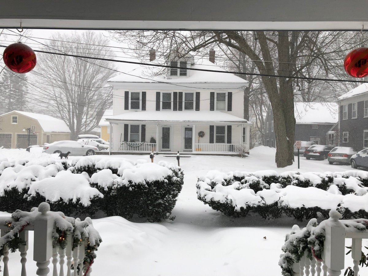 gracecchsmeteo's tweet photo. so snowy! #bombogenesis #cchsmeteo https://t.co/vQEGKHOei7