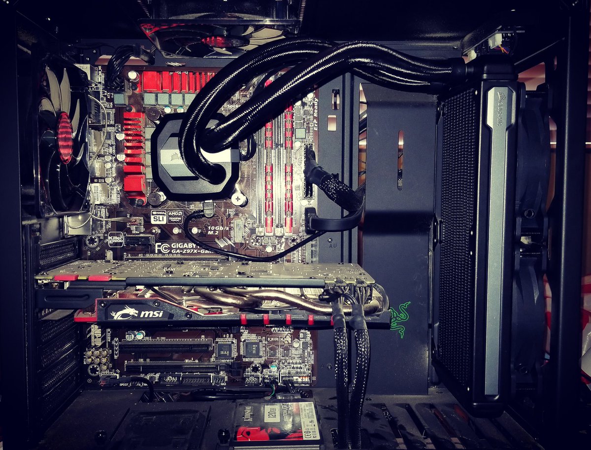 arevalo_nick's tweet photo. Liquid cooled with the corsair h100i v2. #corsair #watercooled #overclock # h100iv2 #computers https://t.co/u5ONVp4Z2y