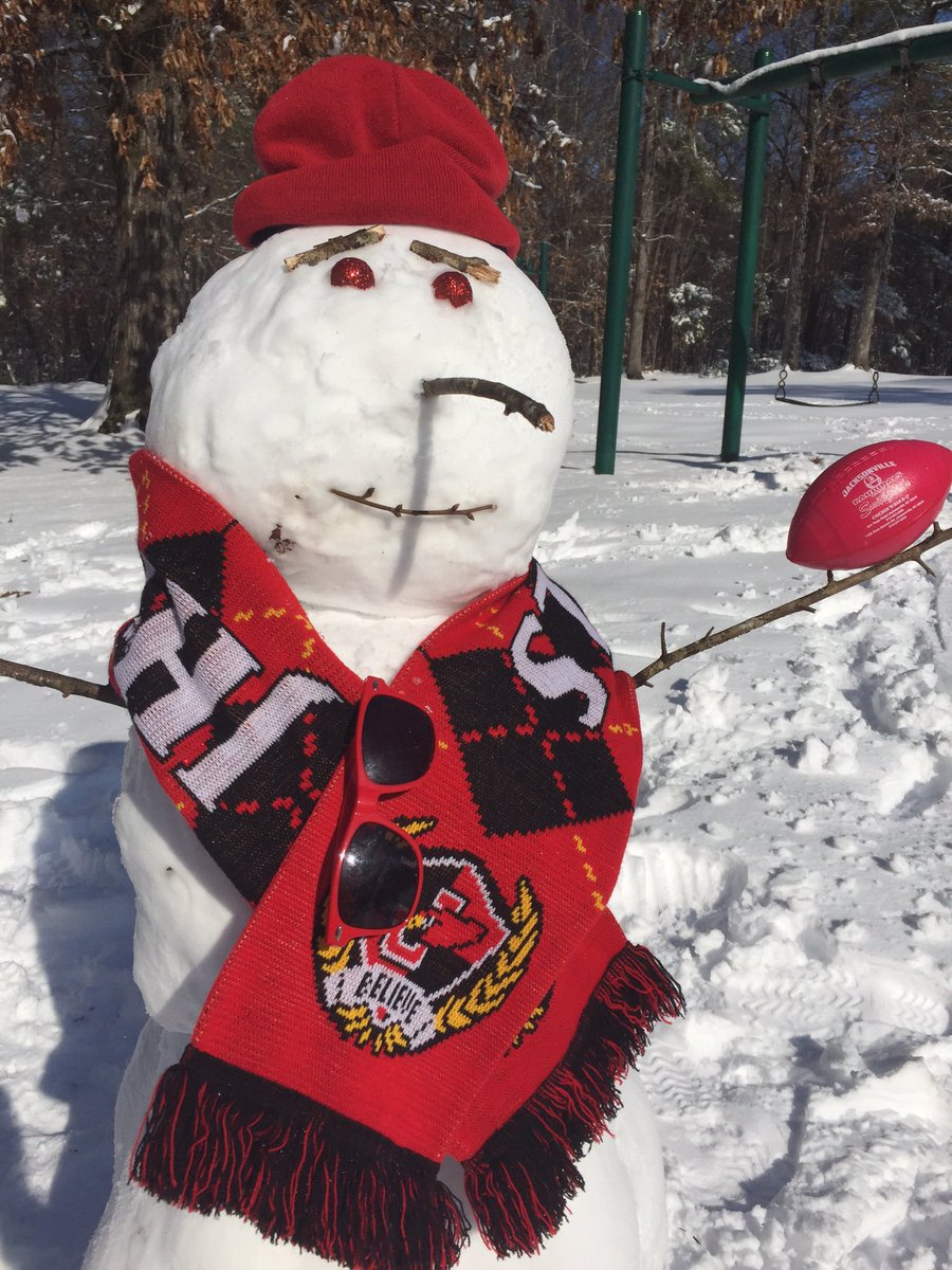 SGilletteJHS's tweet photo. Happy Snow day Cardinals! No amount of snow can hide Cardinal pride! Stay warm and stay safe. #thankspalm #thankskostovny #cardinalpride #extrastudytime https://t.co/iSg5Wwy2R2