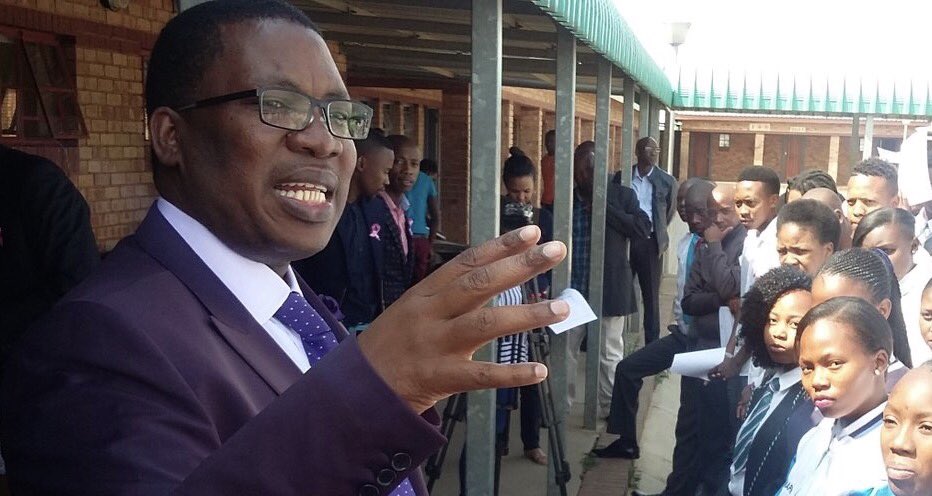 GautengProvince's tweet photo. Congratulations MEC @Lesufi &amp; Team GDE for dominating the top 10 districts &amp; for moving to 2nd place! Now your   sight is set firmly on 1st place! Class of 2017 has done GP proud. Congratulations to the Free State Province! Watch us, here we come! @EducationGP #MatricClassOf2017 https://t.co/zQrToD68mW