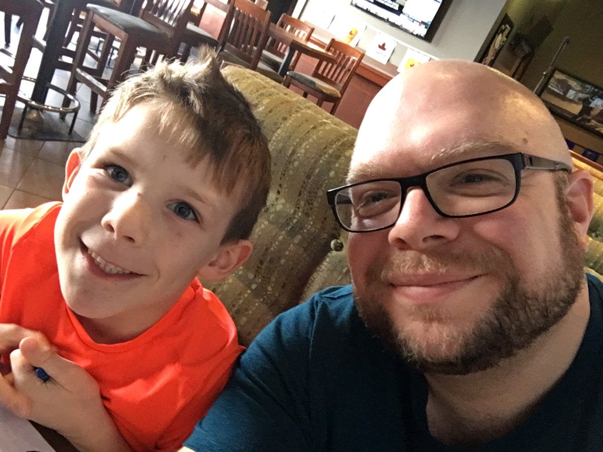 thebassman's tweet photo. Lunch date with Chase. (at @BostonPizza in Newmarket, ON) https://t.co/12EOlGsy6r https://t.co/0SjSq4bF0S