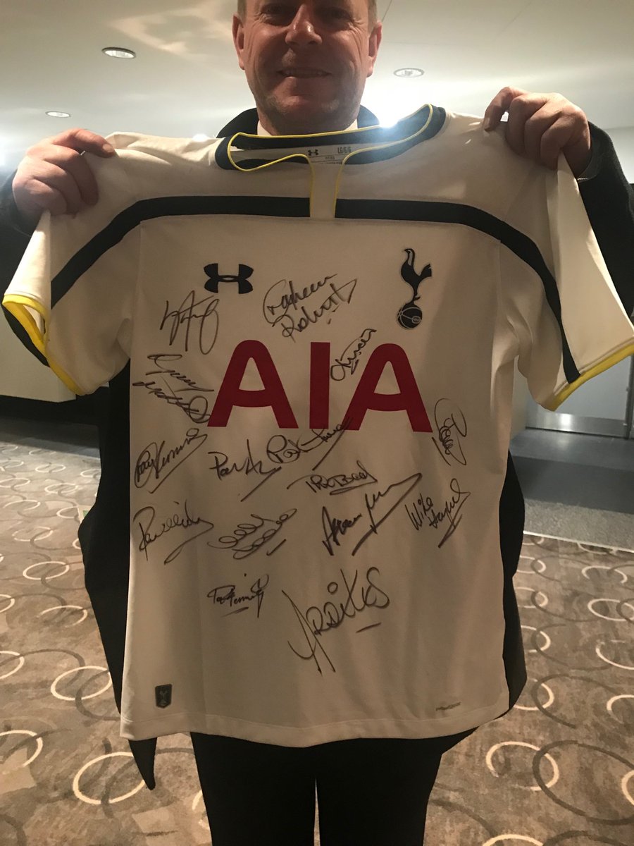GrahamRoberts4's tweet image. Just got this signed to raise money for my grandson who died on 22nd December and we can get a bench in his name I will get it framed and a big thank you to the spurs legends for signing it DM ME BIDS thanks