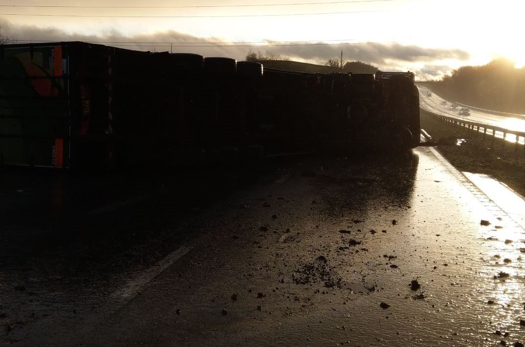 HighwaysNWEST's tweet photo. Clear up continues on #M6 southbound in #Cumbria. M6 remains closed J39 #Hardendale to J36 #Milton due to an overturned HGV. Diversion:- https://t.co/Zqdf90PEtz https://t.co/XEoR6n9ZID