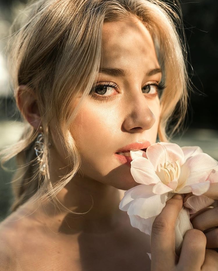 SkyAFitzgerald's tweet photo. Skylar Allison Fitzgerald, 22, Sinema, Radyo ve Televizyon, IV.sınıf, Dans Kulübü, Amigo Kızlar Takımı https://t.co/vzKJ7gg5Tt