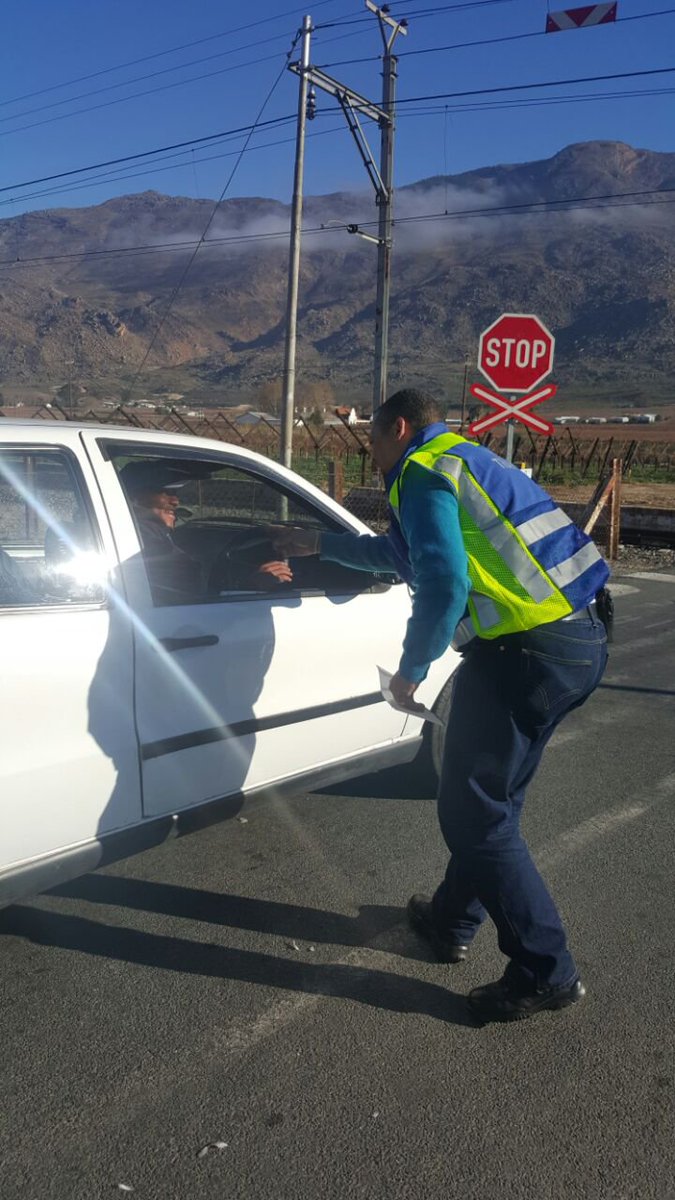 TrainUpdater's tweet image. All #LevelCrossings have those markings and several #RailCrossingCampaigns are run every month to ensure #RailKnowledge is spread across.
You can also help by retweeting all #RailSafety information to your friends and fans