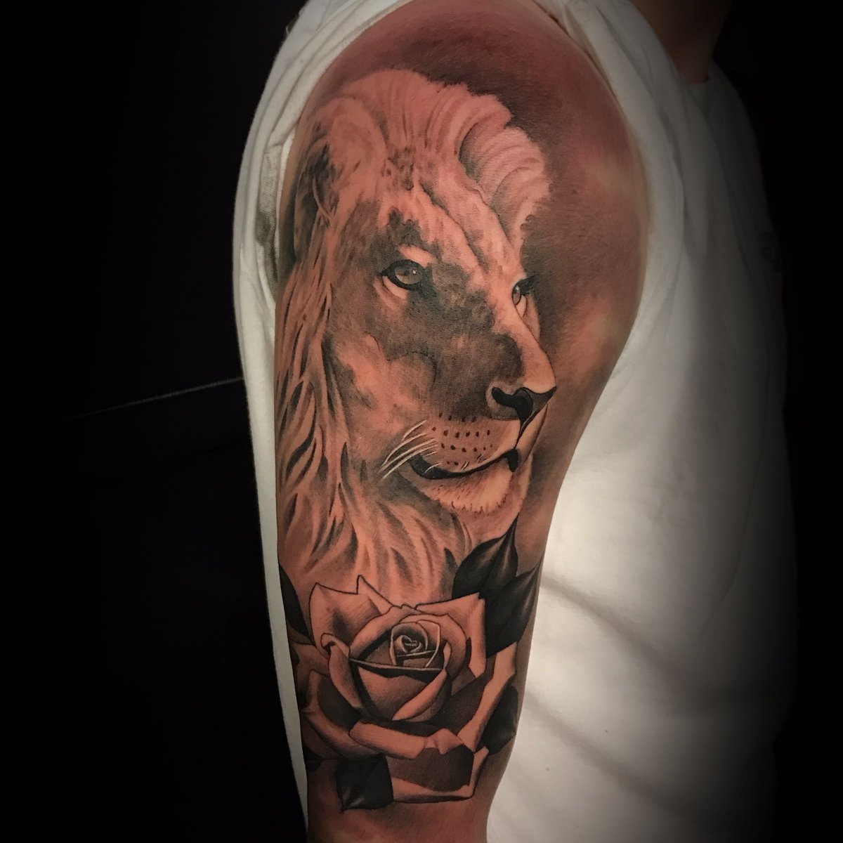 WillyGTattoo's tweet photo. Half sleeve, 5 hours. RT if you like it. https://t.co/lGNlyTV5lK