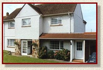 ukguesthouse's tweet photo. Thanks to Hemingford House in #Padstow for renewing their annual listing for another year https://t.co/a07zs0RVL9 https://t.co/zStGFm3noe