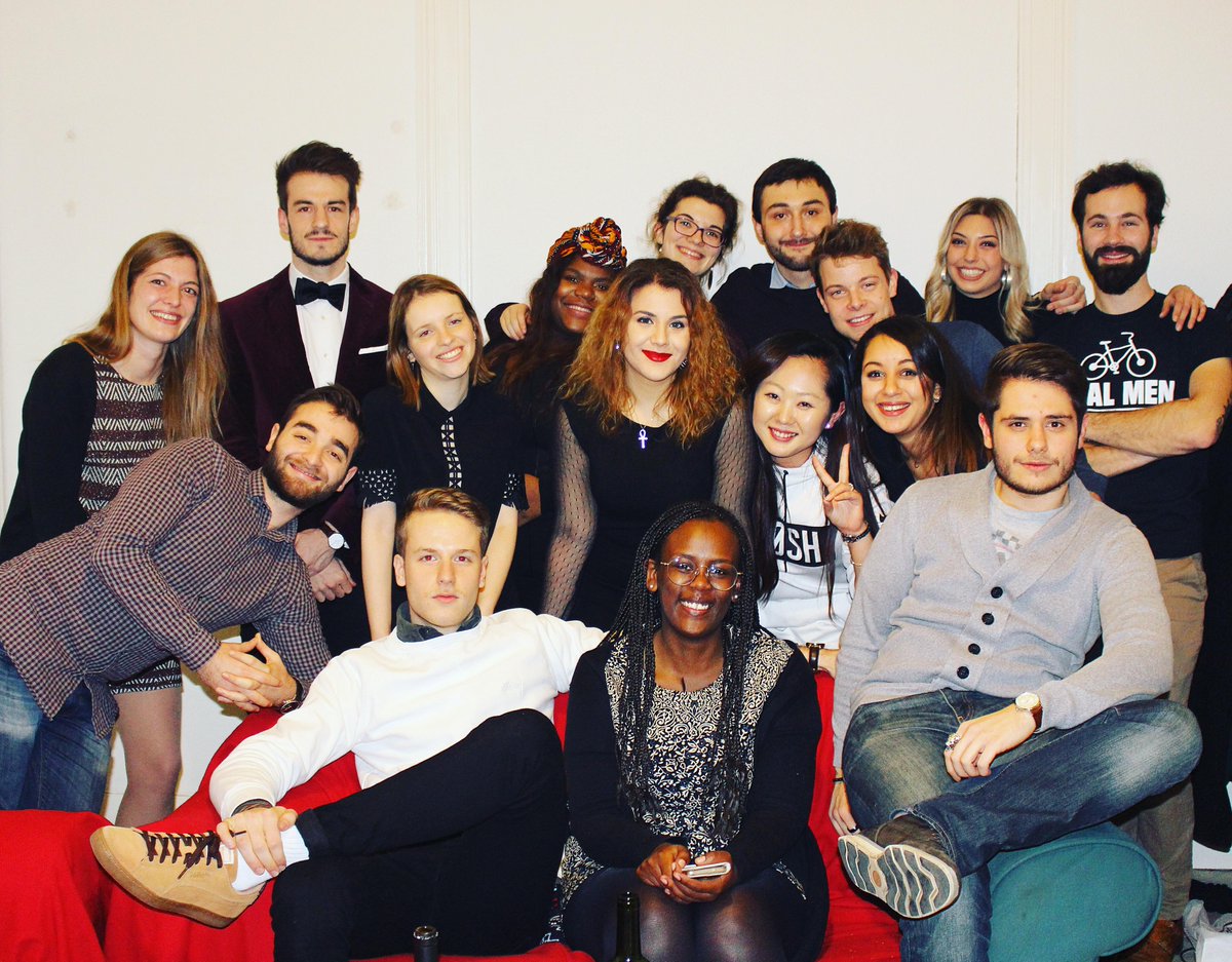 ULBMUN's tweet photo. The ULB MUN team wishes you a Happy New Year ! 🍾🥂🎊 https://t.co/S1tIyAb46A