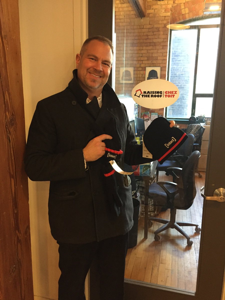 RaisingTheRoof's tweet photo. This week is so cold! Our CEO @mbraithwaite72 is bringing #rtrtoques and #rtrmittens to warm up hearts &amp; heads &amp; hands of #peopleexperiencinghomelessness at @fredvictorcentre. https://t.co/j7nEiQT3XZ
